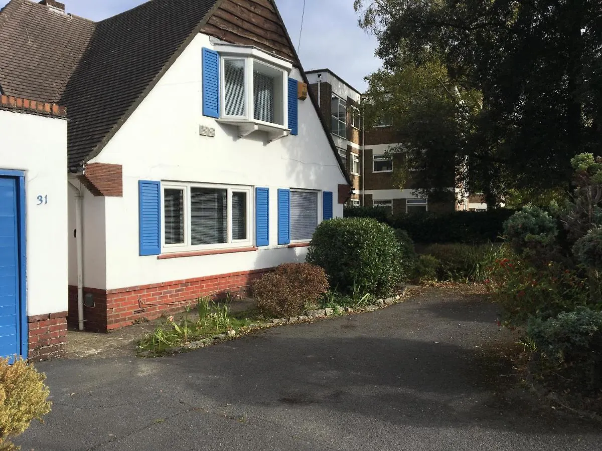 Holiday home Lovely Bournemouth Cottage With Beautiful Large Garden, 5 Min To The Beach By Car
