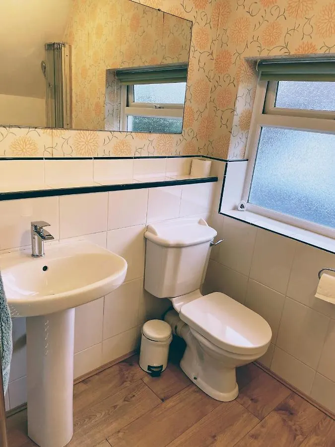Lovely Bournemouth Cottage With Beautiful Large Garden, 5 Min To The Beach By Car United Kingdom