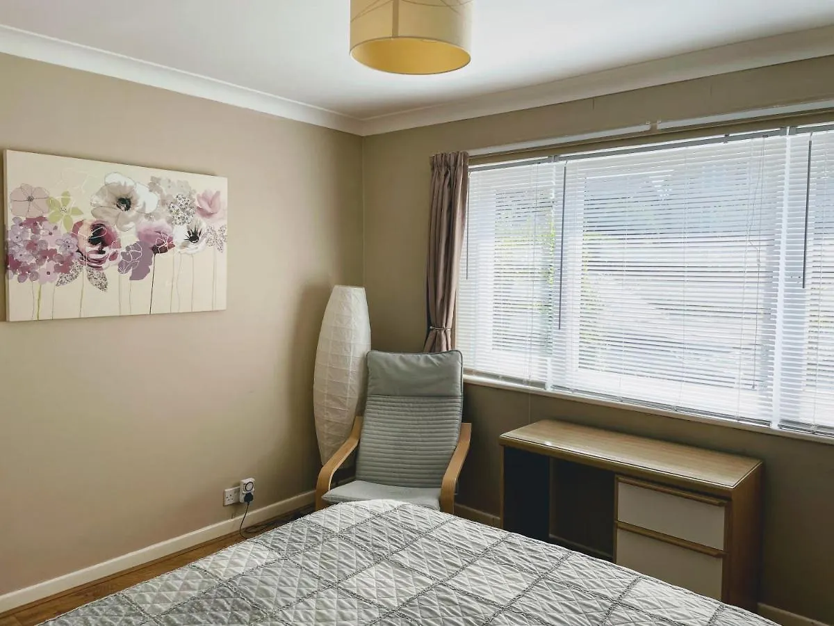 Lovely Bournemouth Cottage With Beautiful Large Garden, 5 Min To The Beach By Car 0*,  United Kingdom