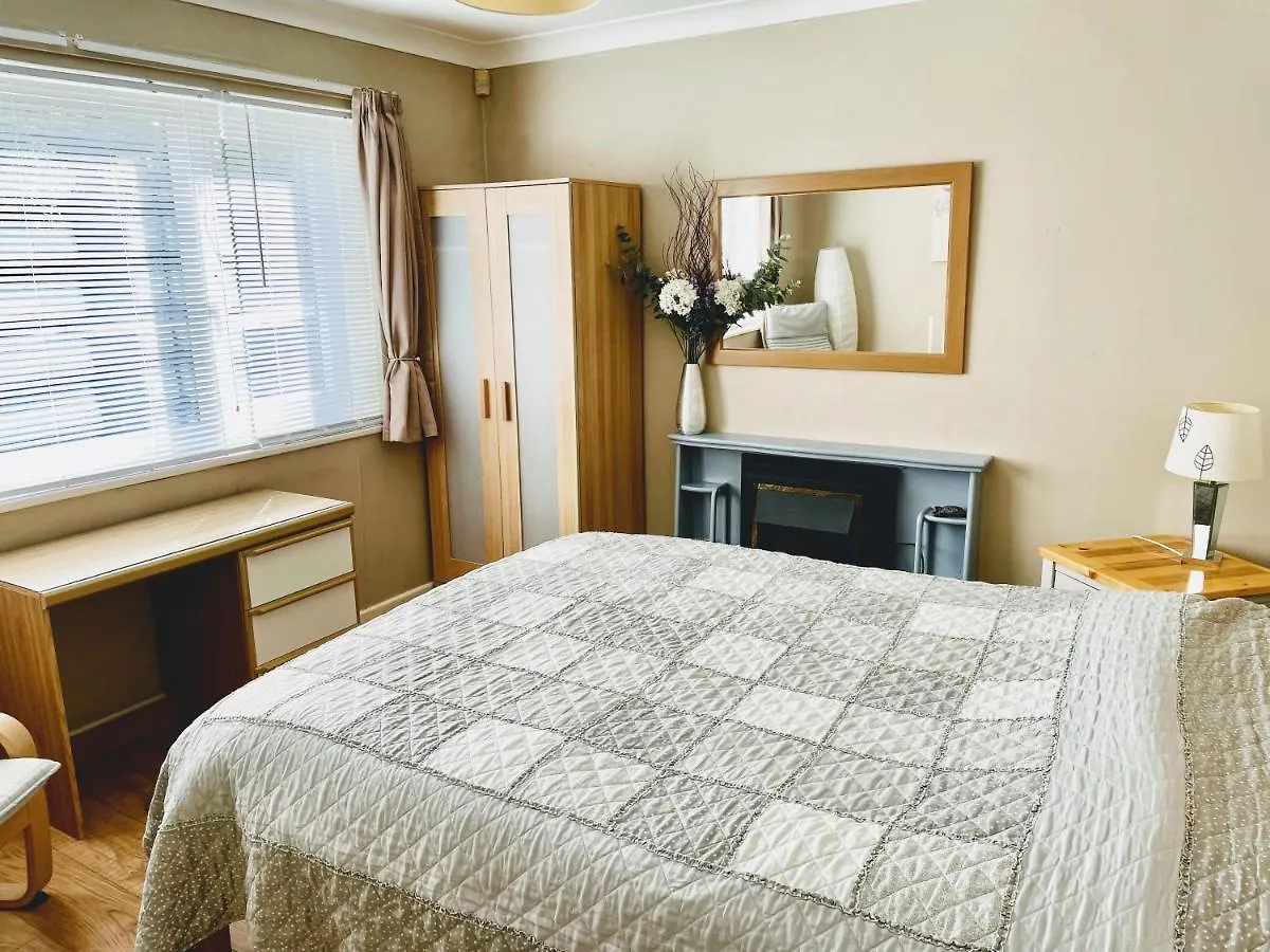 Holiday home Lovely Bournemouth Cottage With Beautiful Large Garden, 5 Min To The Beach By Car