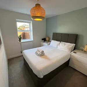  Apartment Wolverton Road,